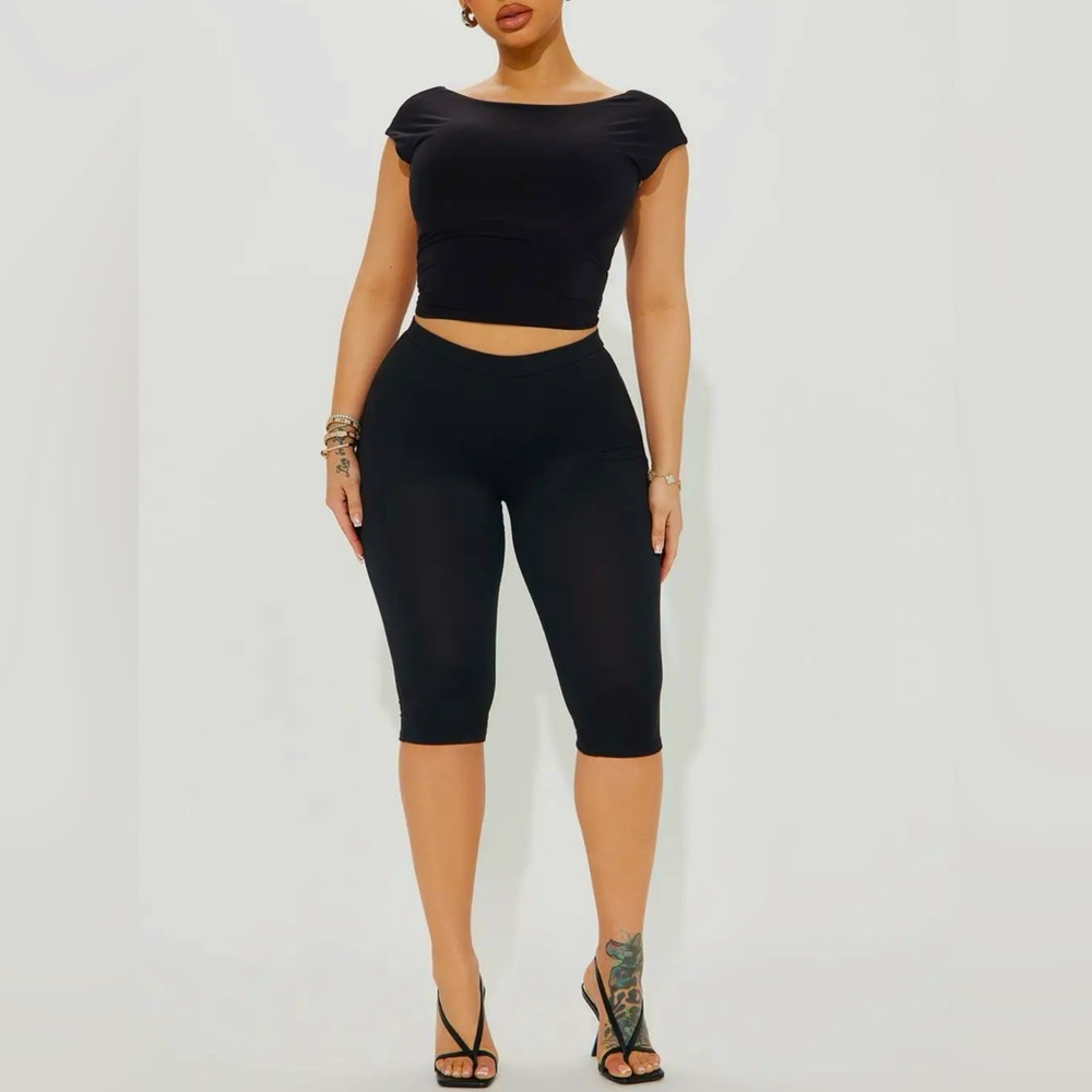 Ms. Lee Baddie Capri Leggings